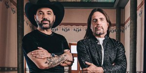 “Carrie”: Edson & Hudson levam clássico do rock ao sertanejo
