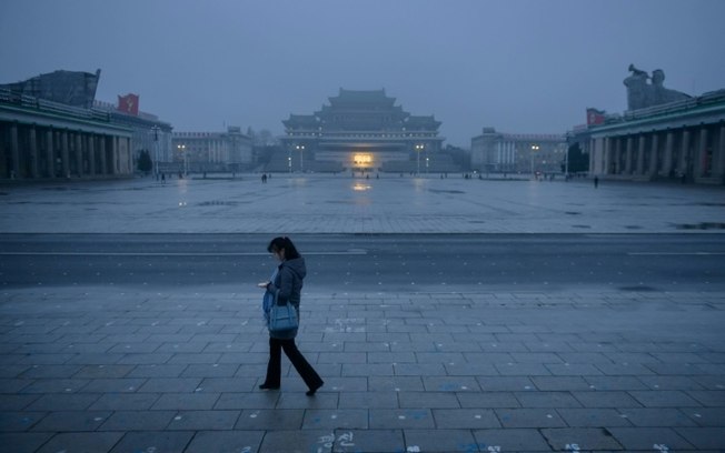 Pyongyang está sob múltiplas sanções internacionais devido a seus programas proibidos de armas nucleares e mísseis balísticos, e a violações dos direitos humanos