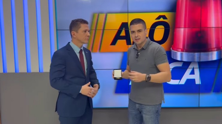 Investigado por golpe, apresentador do SBT recebe 'presente' da polícia