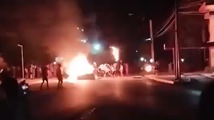 Manifestantes ateiam fogo em sede do Partido Comunista em Cuba