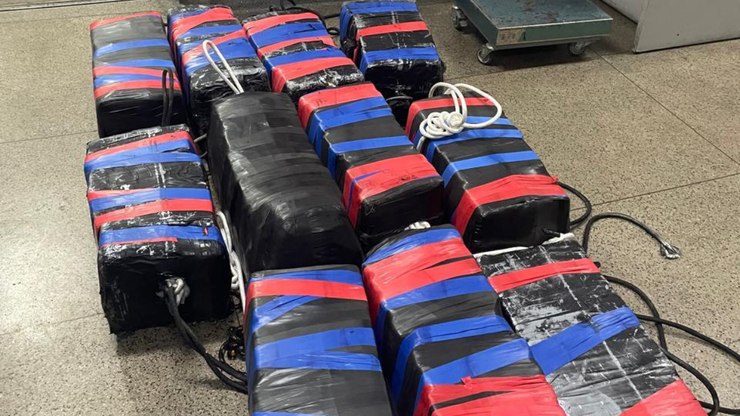 R%24%2032%20milh%C3%B5es%20em%20Coca%C3%ADna%20apreendidos%20em%20Cubat%C3%A3o%20(SP)