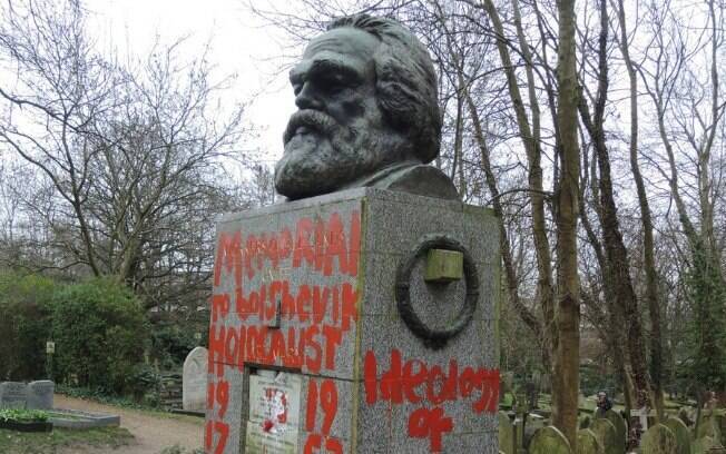 Karl Marx, que viveu de 1818 a 1883, escreveu sobre ideias revolucionárias relacionadas a lutas de classes Karl Marx, que viveu de 1818 a 1883, escreveu sobre ideias revolucionárias relacionadas a lutas de classes