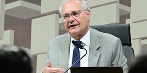 Eleição marcada por onda de direita impõe derrotas para veteranos