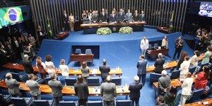 Reforma Administrativa mira supersalários no serviço público