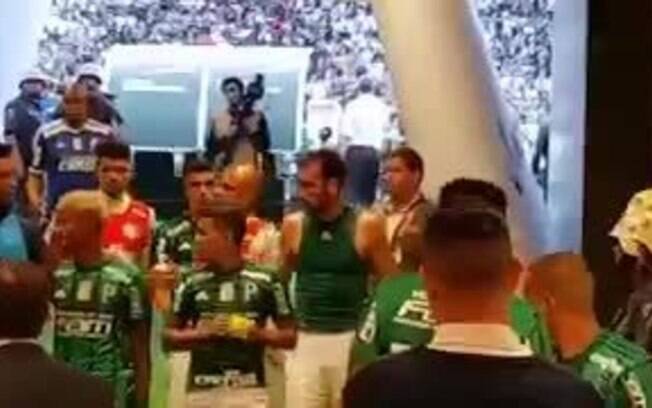 Felipe Melo arrumou confusão no intervalo de Corinthians x Palmeiras, em Itaquera