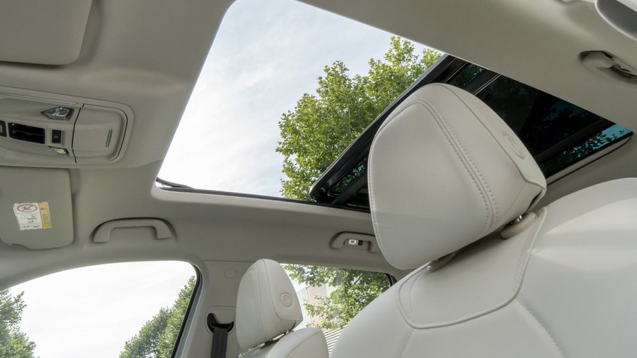 Teto solar panorâmico do GWM Haval H6 2026 Teto solar panorâmico do GWM Haval H6 2026