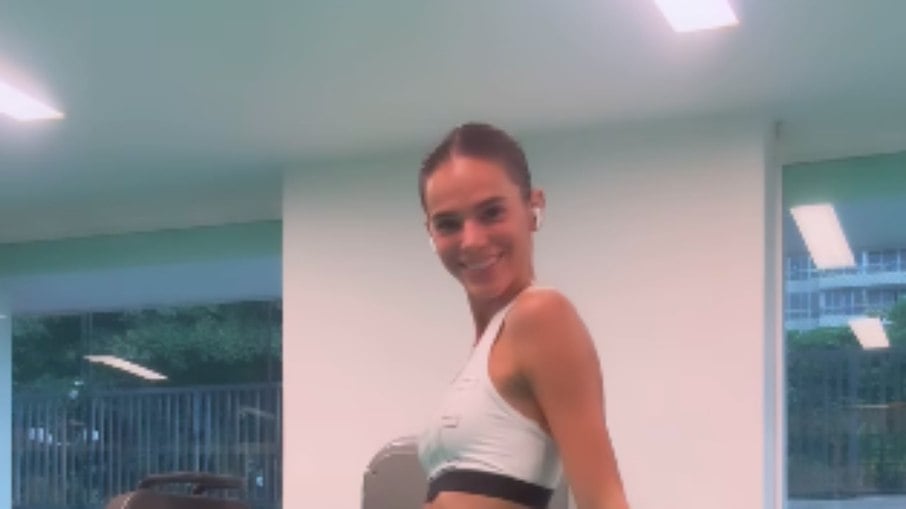 Personal mostra Bruna Marquezine treinando