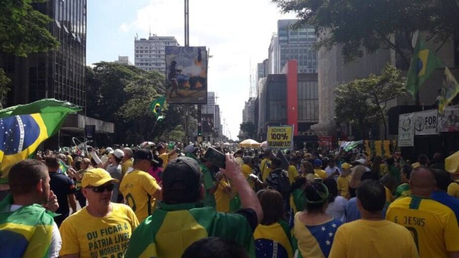 Manifestantes se concentraram na Av. Paulista na tarde deste domingo