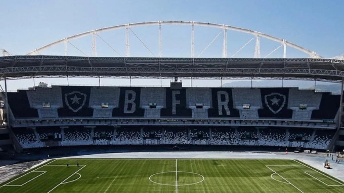 Flamengo tem vantagem sobre o Vasco no Estádio Nilton Santos Flamengo tem vantagem sobre o Vasco no Estádio Nilton Santos