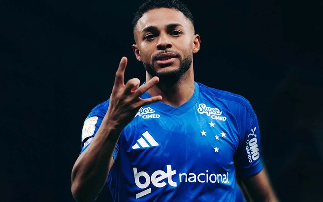 Wanderson comemora gol da vitória da Raposa Wanderson comemora gol da vitória da Raposa