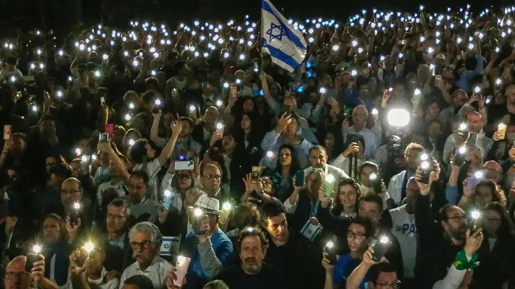 Israel e Hamas assinam acordo de paz e cessar-fogo em Gaza