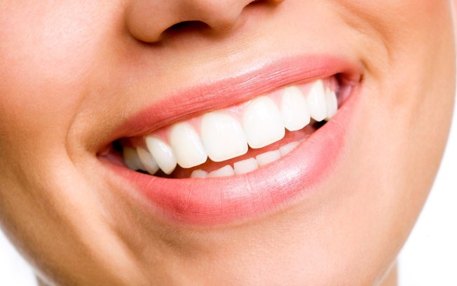 Clareamento dos dentes com esmalte branco