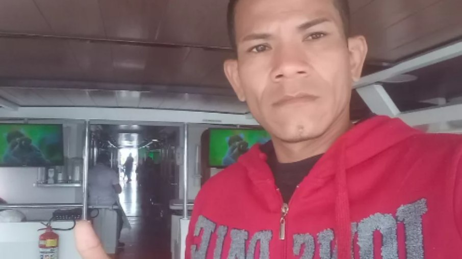 Jeferson da Silva Lima, conhecido como 'Peladinho', se entregou à polícia 