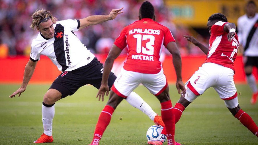 Mata-mata entre Vasco e Santa Fe está empatado em 0 a 0