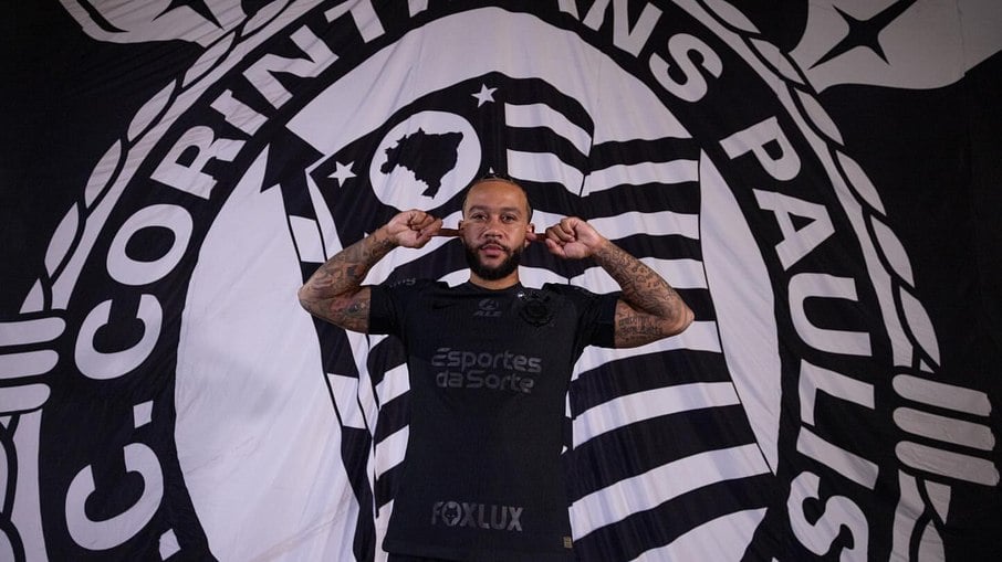 Memphis Depay chegou ao Corinthians como o principal reforço da janela