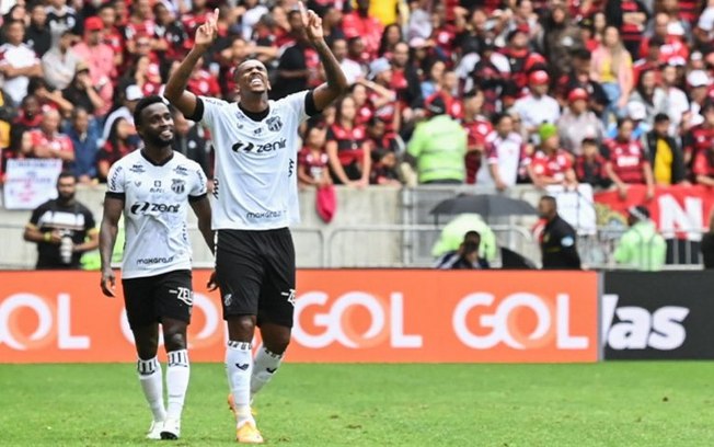 Em súmula, árbitro justifica expulsão de Jô, após Flamengo x Ceará: 