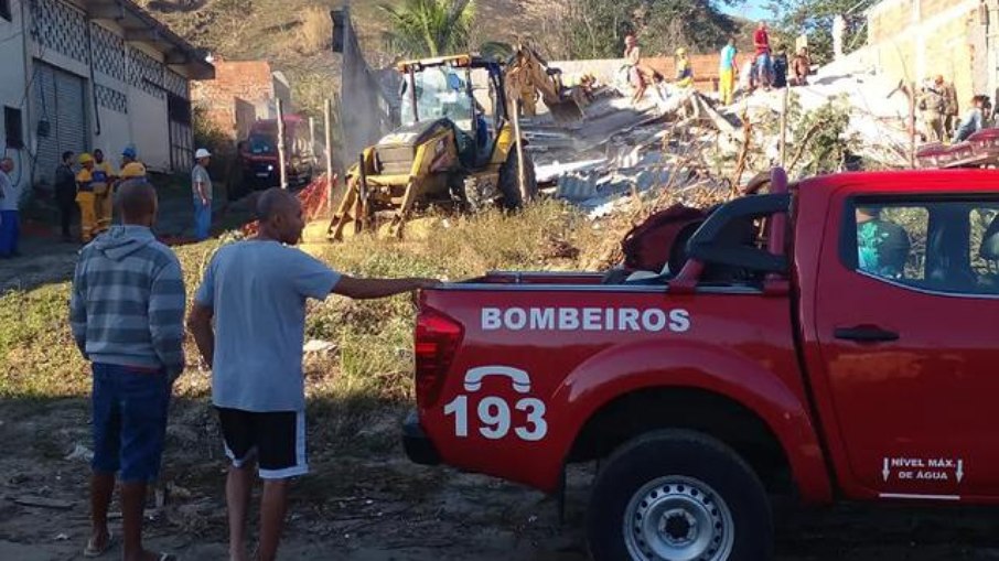 Uma jovem de 16 anos foi resgatada com vida