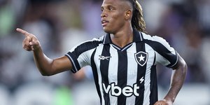 "Negativo": Danilo não está à venda, diz presidente do Botafogo