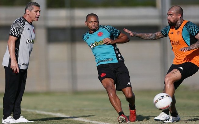 Técnico Jorginho comanda seu primeiro treino no Vasco