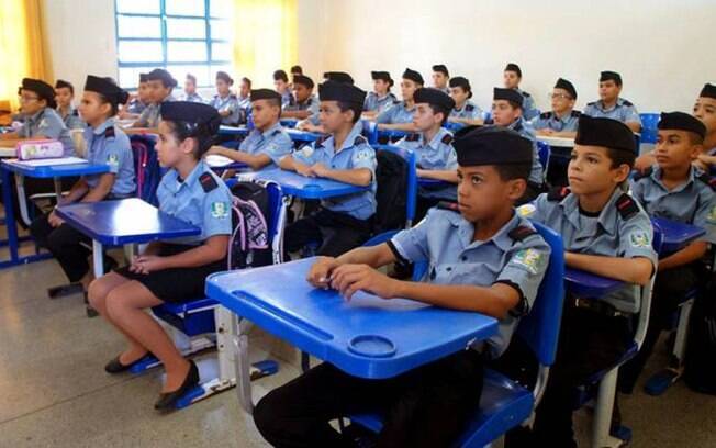Governo apresentou projeto para instalar ensino cívico-militar