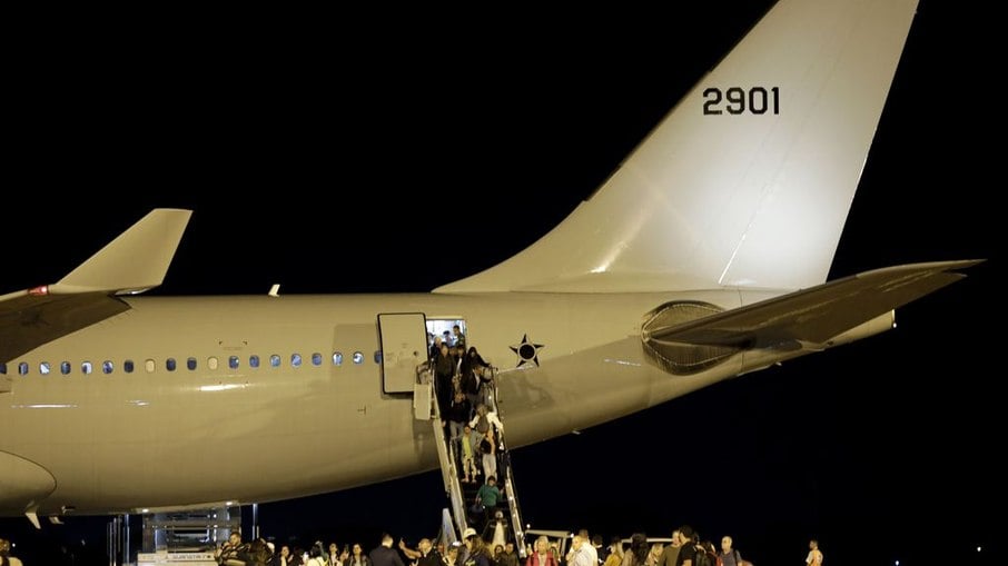 Operação de resgate, denominada Voltando em Paz, começou no domingo (8) com a saída da aeronave do Brasil com destino à Itália e, de lá, para Tel Aviv (capital israelense), de onde os brasileiros embarcaram