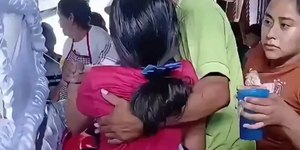 Ressuscitou? Jovem se levanta de caixão durante o próprio velório