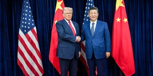 Trump chega à China sob risco de nova crise global