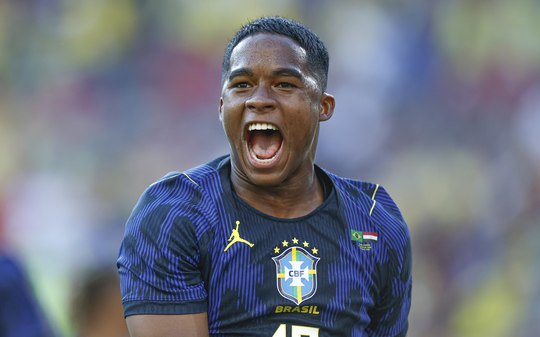 Endrick entra na mira de time de lenda do rock