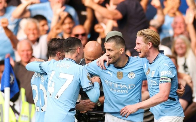 Jogadores do Manchester  City comemoram um dos gols da vitória sobre o Chelsea por 2 a 0 neste domingo, pelo Campeonato Inglês