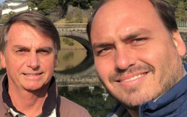 Bolsonaro não quer responder perguntas sobre o filho Carlos