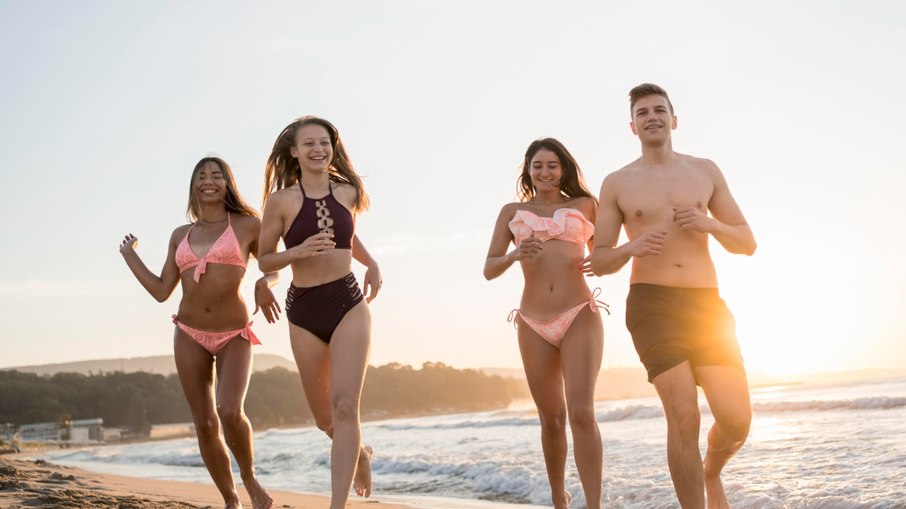 França: cidade multa quem usa roupa de banho fora da praia