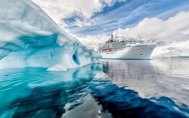 O Crystal Endeavor é o navio de expedição da Crystal para o Alasca