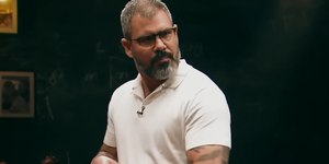 Atrizes da Globo detonam Juliano Cazarré: "Atraso no seu pensar"
