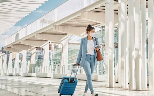 Comprovante de vacinação será parte da rotina de viajantes por todo o mundo