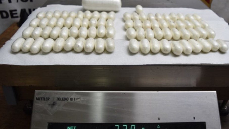 PF prende mulheres com cápsulas de cocaína no estômago PF prende mulheres com cápsulas de cocaína no estômago