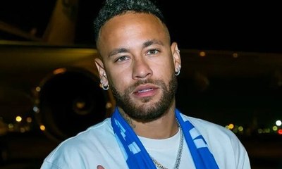 Neymar zomba de atacante do PSG e gera polêmica 