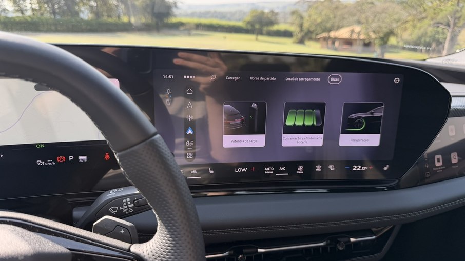 Central multimídia OLED de 14,5 polegadas concentra funções do Audi A6 Avant e-tron