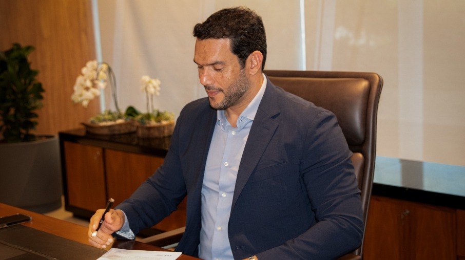 Samir Xaud assina documento para criação do Grupo de Trabalho para arbitragem