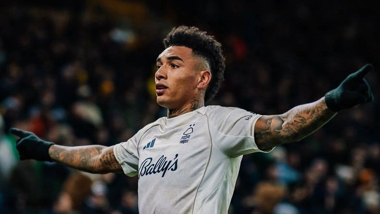 Desencantou: Igor Jesus marca primeiro gol na Premier League