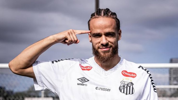 Billal é apresentado no Santos e torcedores reagem na web