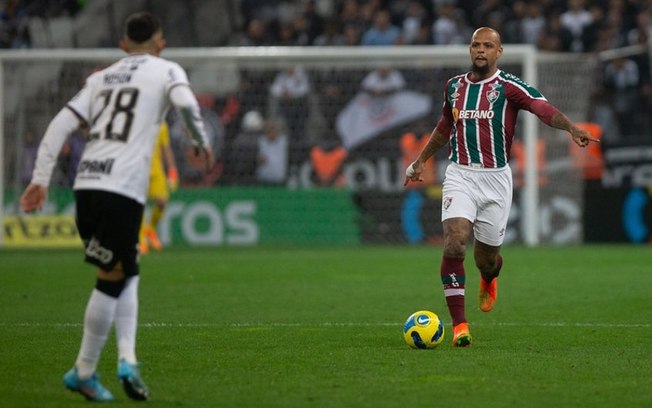 Corinthians tira sarro de Felipe Melo nas redes sociais após gol contra