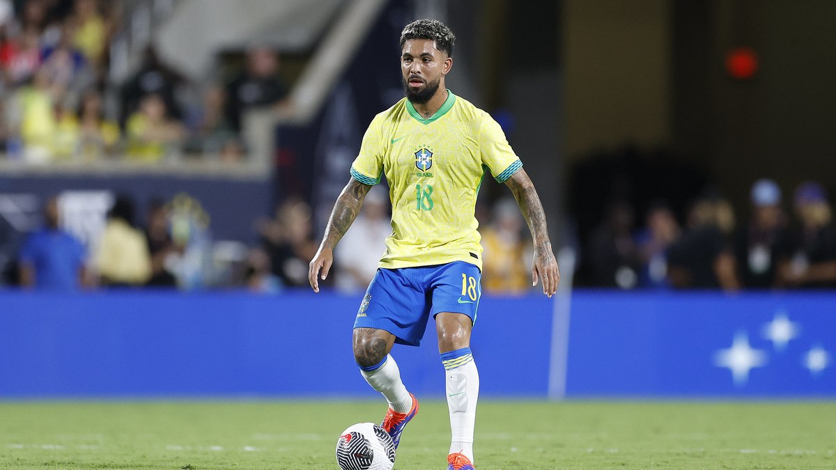 Douglas Luiz vai disputar a Copa América pela Seleção