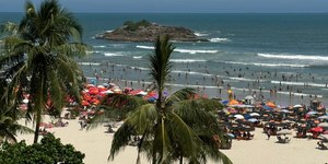 Morador de Campinas morre afogado no Guarujá e 2 são resgatados