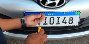 Comissão aprova PL pela volta de cidade e estado nas placas