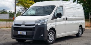 Toyota Hiace coloca a robustez da Hilux no transporte de cargas