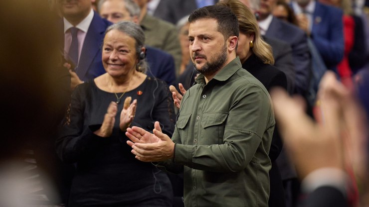 Zelensky%3A%20ataque%20da%20R%C3%BAssia%20antes%20de%20reuni%C3%A3o%20com%20os%20EUA%20%C3%A9%20%22c%C3%ADnico%22