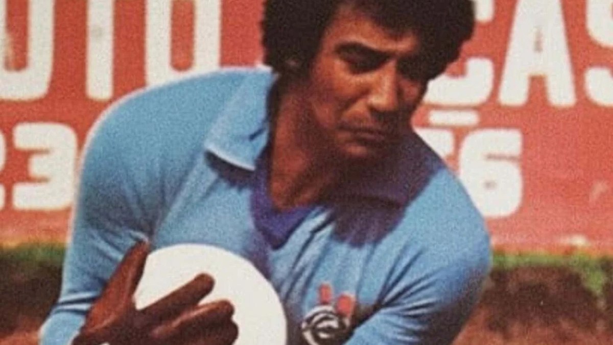 Corinthians: Camisa Azul de Tobias Homenageia Invasão de 1976