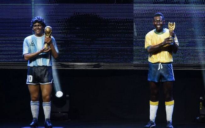 Diego Maradona e Pelé ganham estátua em tamanho quase real da Conmebol