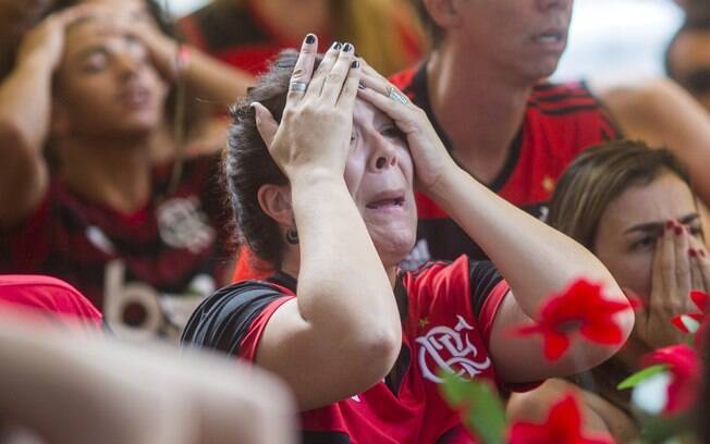 Torcedora do Flamengo sofre durante final do Mundial de Clubes