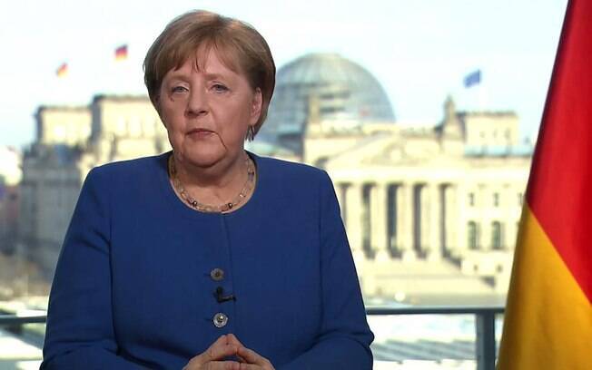'Devemos estar cientes de que ainda estamos no início da pandemia e continuaremos a lidar com o vírus por um longo tempo', disse Merkel